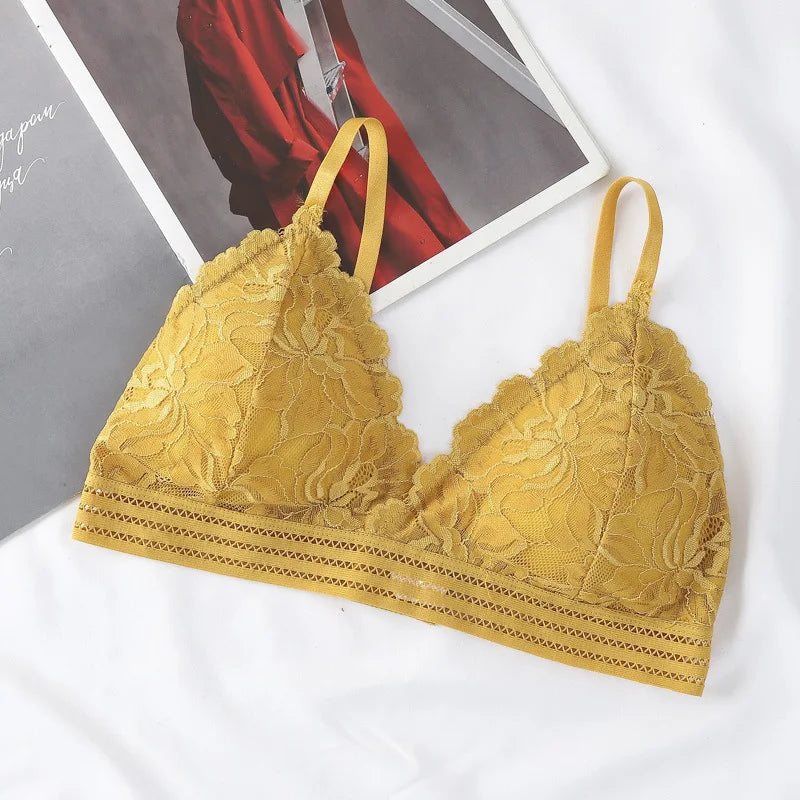 Sutiã Triângular com Bojo bordado.