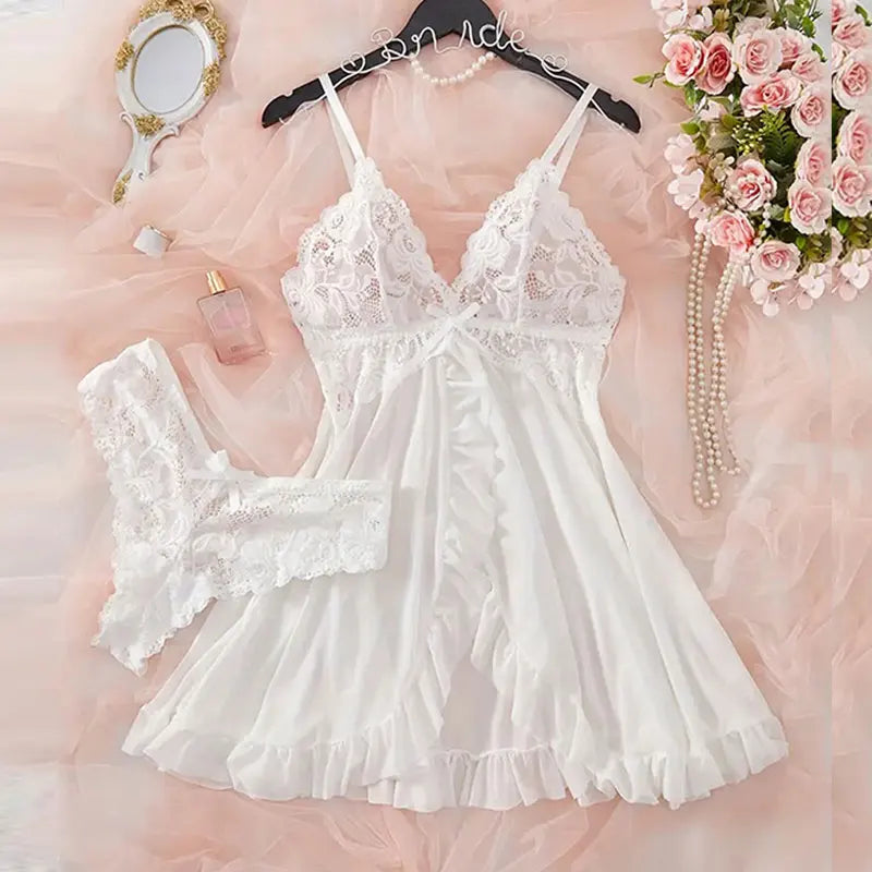 Babydoll e calcinha transparente em renda.