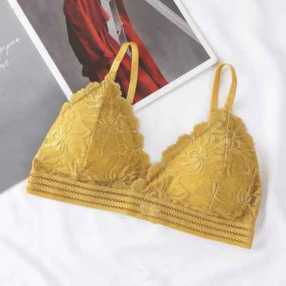 Sutiã Triângular com Bojo bordado.