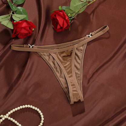 Calcinha String Fio Dental com Detalhe em Metal.