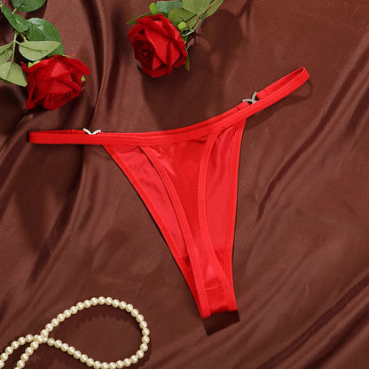 Calcinha String Fio Dental com Detalhe em Metal.