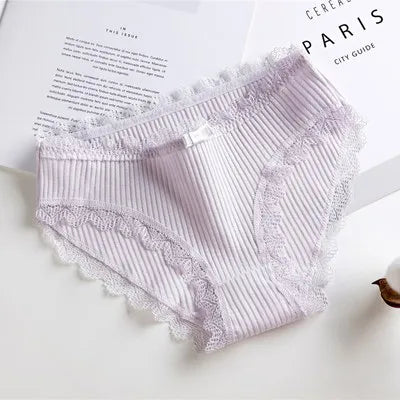 Calcinha Básica de Algodão com Babado.