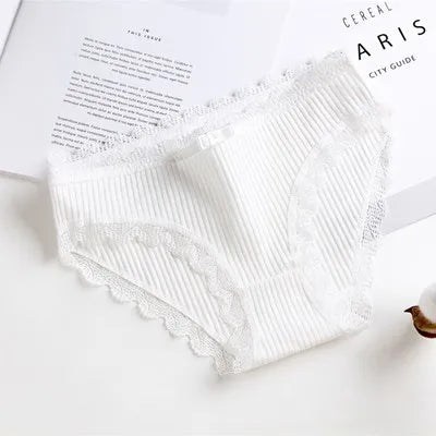 Calcinha Básica de Algodão com Babado.