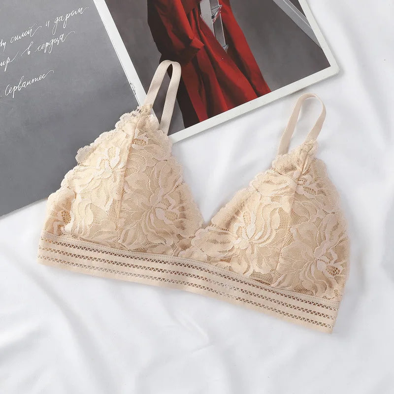 Sutiã Triângular com Bojo bordado.