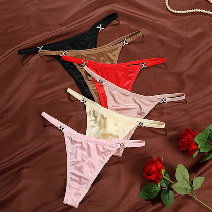 Calcinha String Fio Dental com Detalhe em Metal.