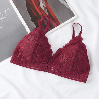 Sutiã Triângular com Bojo bordado.