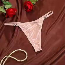 Calcinha String Fio Dental com Detalhe em Metal.