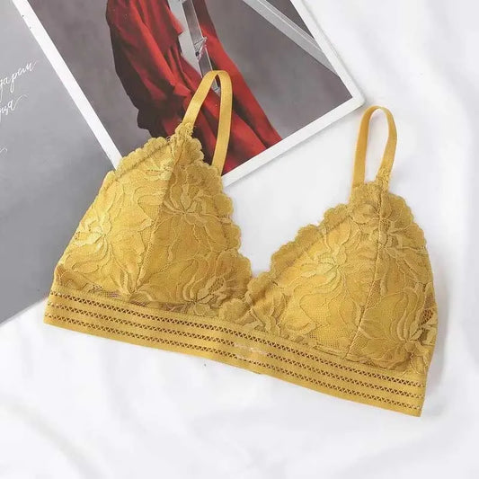 Sutiã Triângular com Bojo bordado.