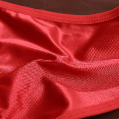 Calcinha String Fio Dental com Detalhe em Metal.